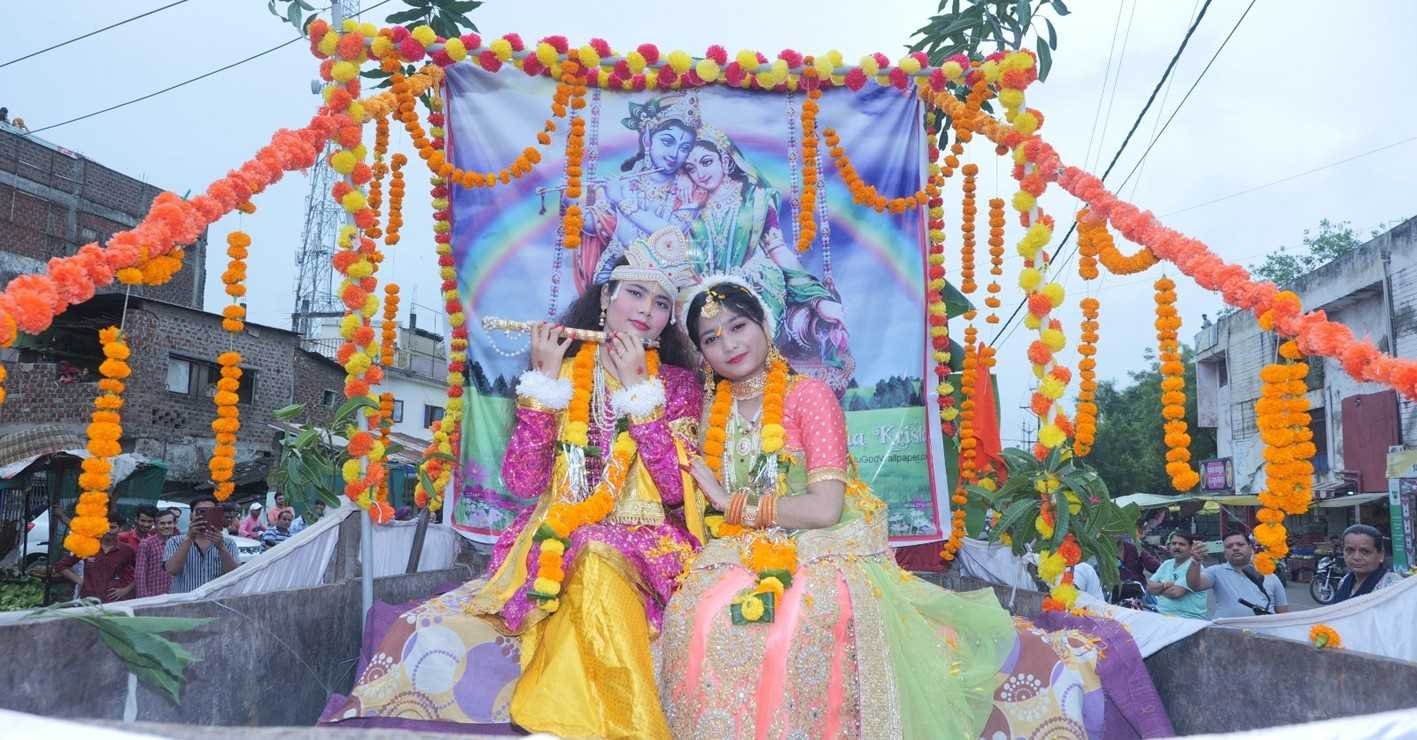 श्रीकृष्ण जन्माष्टमी पर निकाली शोभायात्रा