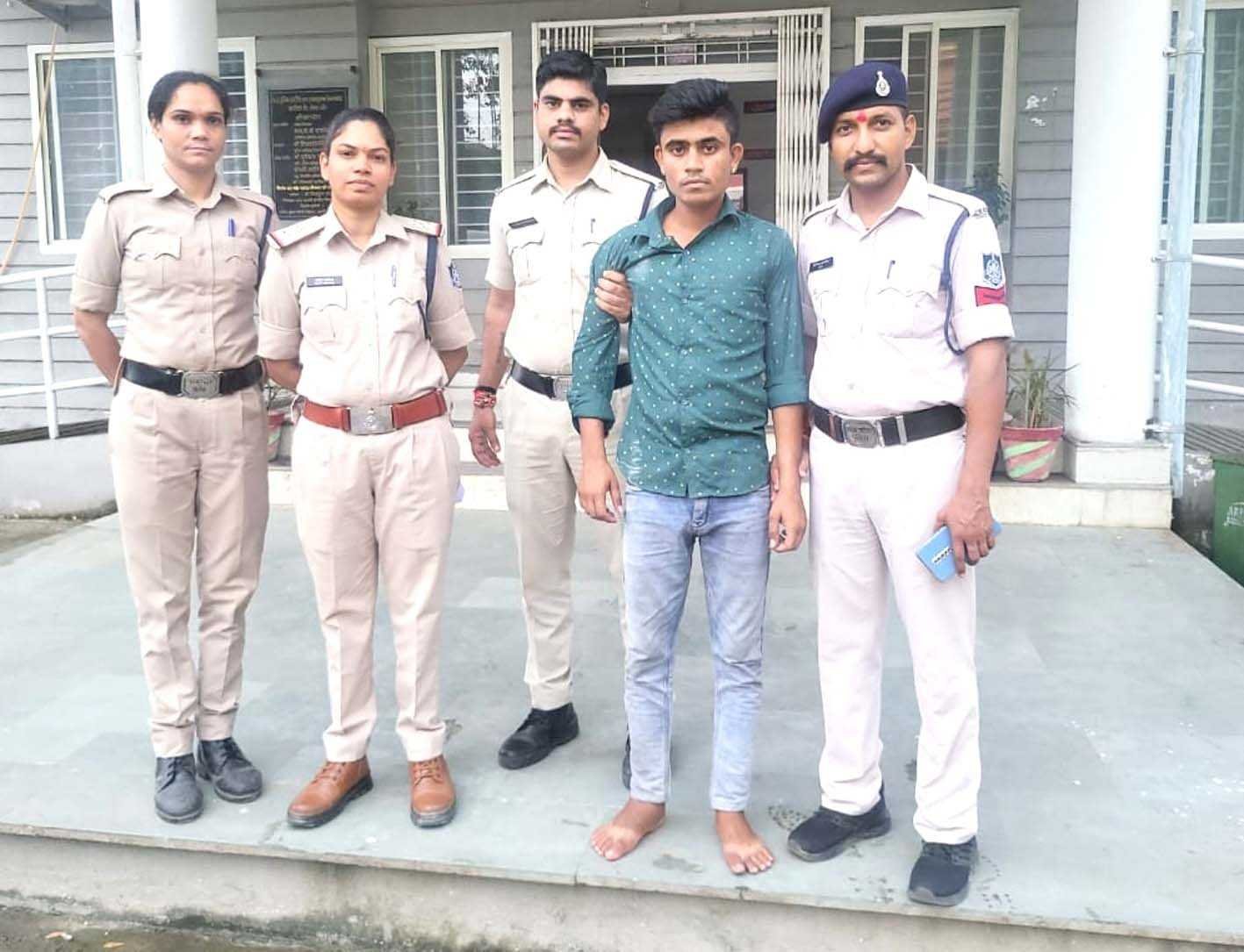 नाबालिग बालिका का व्यपहरण करने वाले को गुजरात से पकड़ा