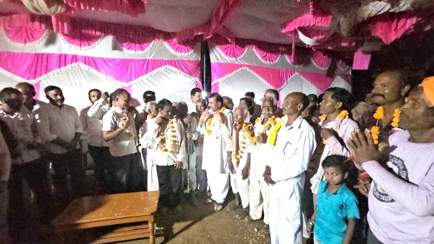 भाजपा के कार्यकर्ता हुए कांग्रेस में शामिल