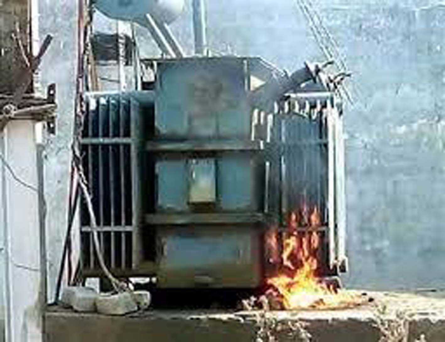 इंद्रलोक कॉलोनी डीपी जलने से बिजली की समस्या बढ़ी