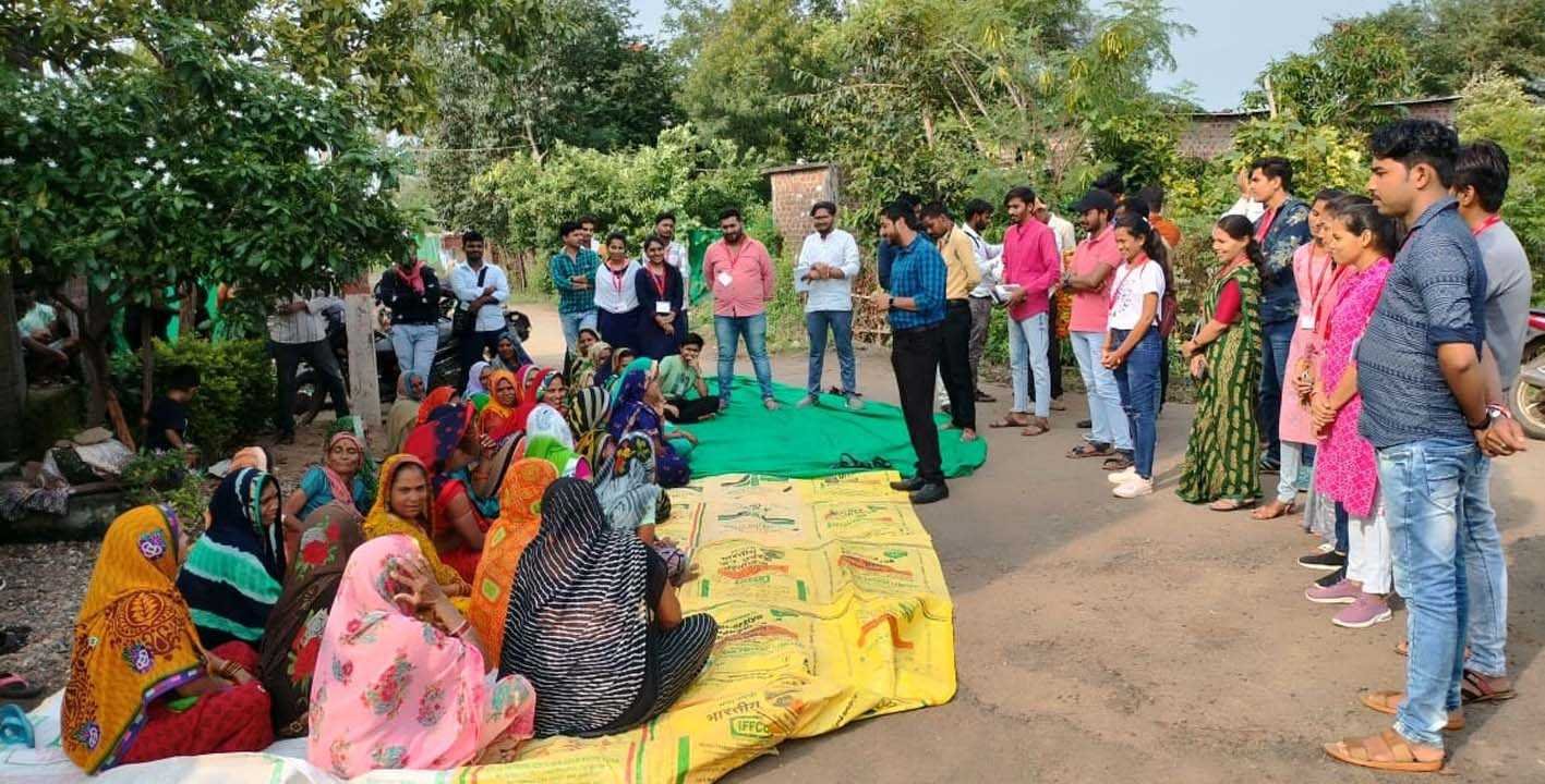 मुख्यमंत्री जनसेवा मित्रों ने लगाई महिला चौपाल