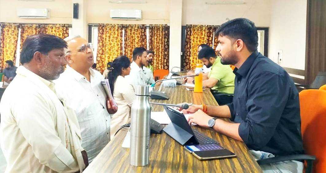 जनसुनवाई में अधिकारियों ने सुनी नागरिकों की समस्याएं