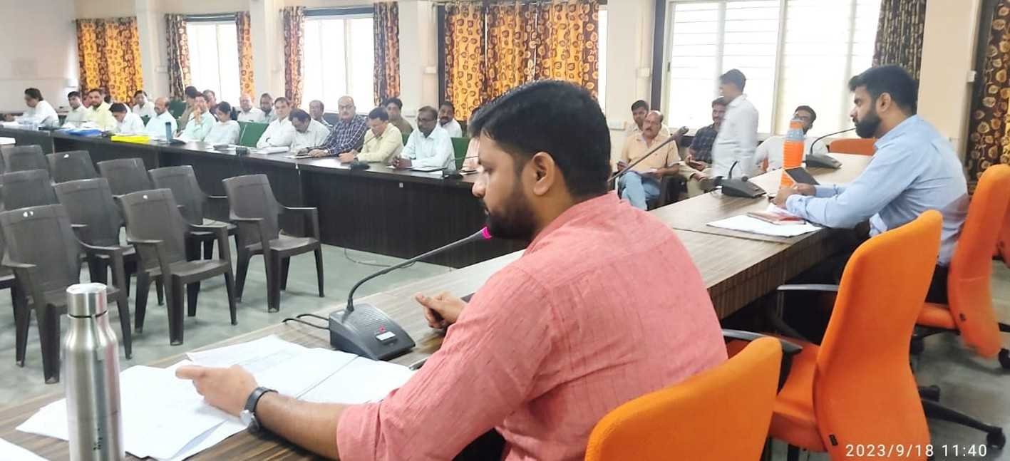विकास कार्यों की समीक्षा बैठक संपन्न