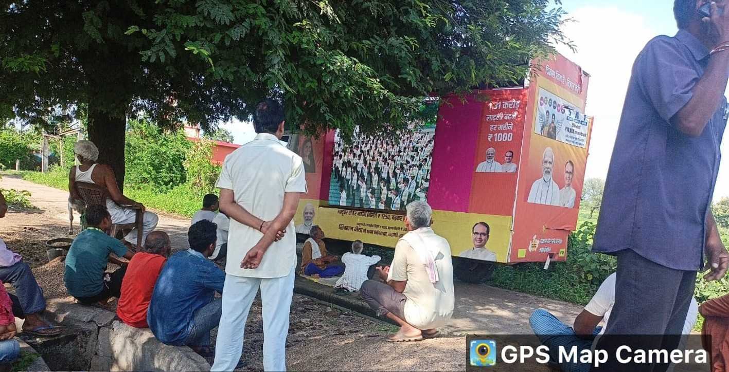 विकास रथ गांवों का लगातार कर रहा दौरा