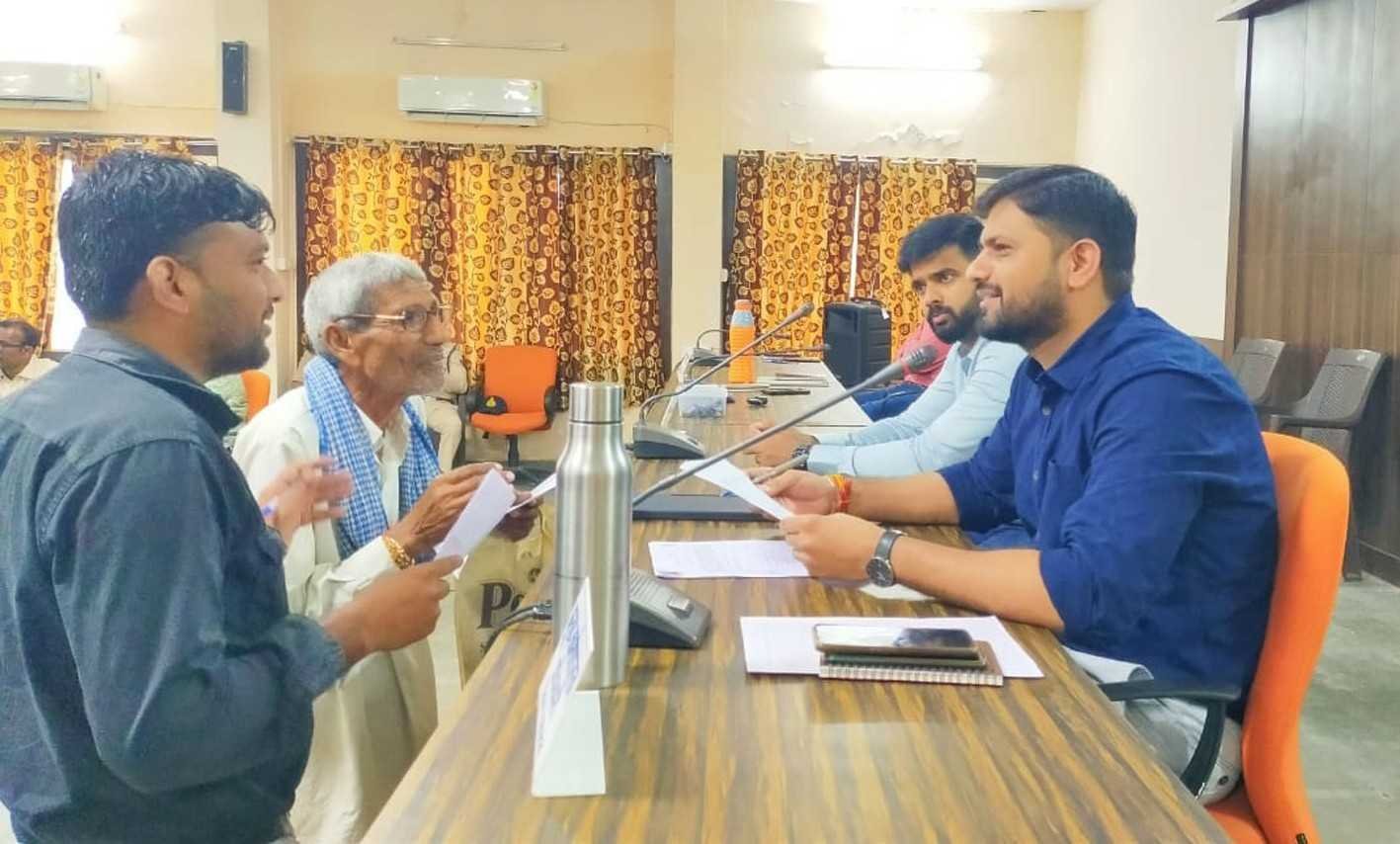 जनसुनवाई में अधिकारियों ने सुनी नागरिकों की समस्याएं