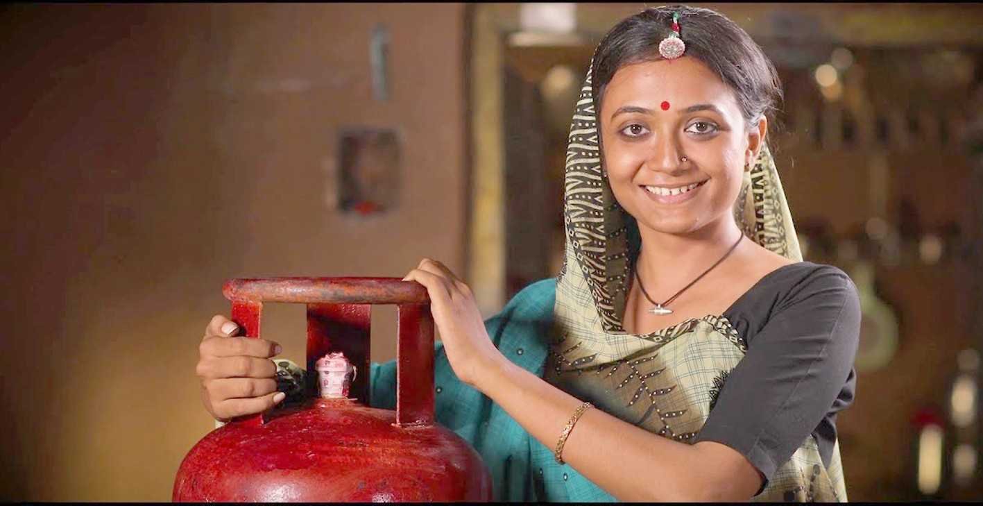 रसोई से काले धुएं के बादल छंटे, उम्मीद की सुनहरी किरण बनी उज्ज्वला