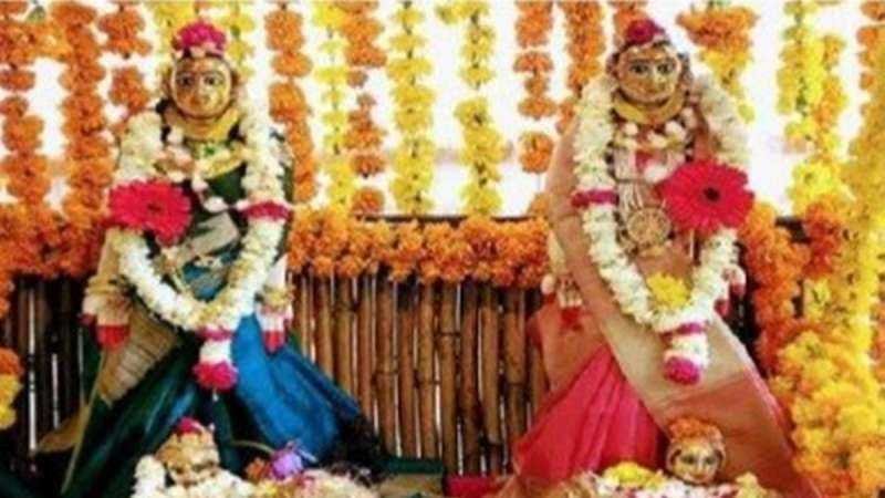 महाराष्ट्रीयन परिवारों में आज पधारेंगी महालक्ष्मी