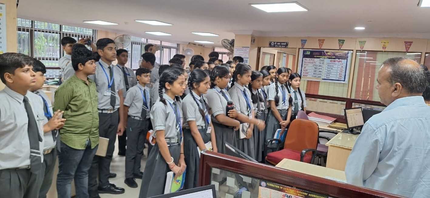 एलआईसी के कार्यों की दी जानकारी