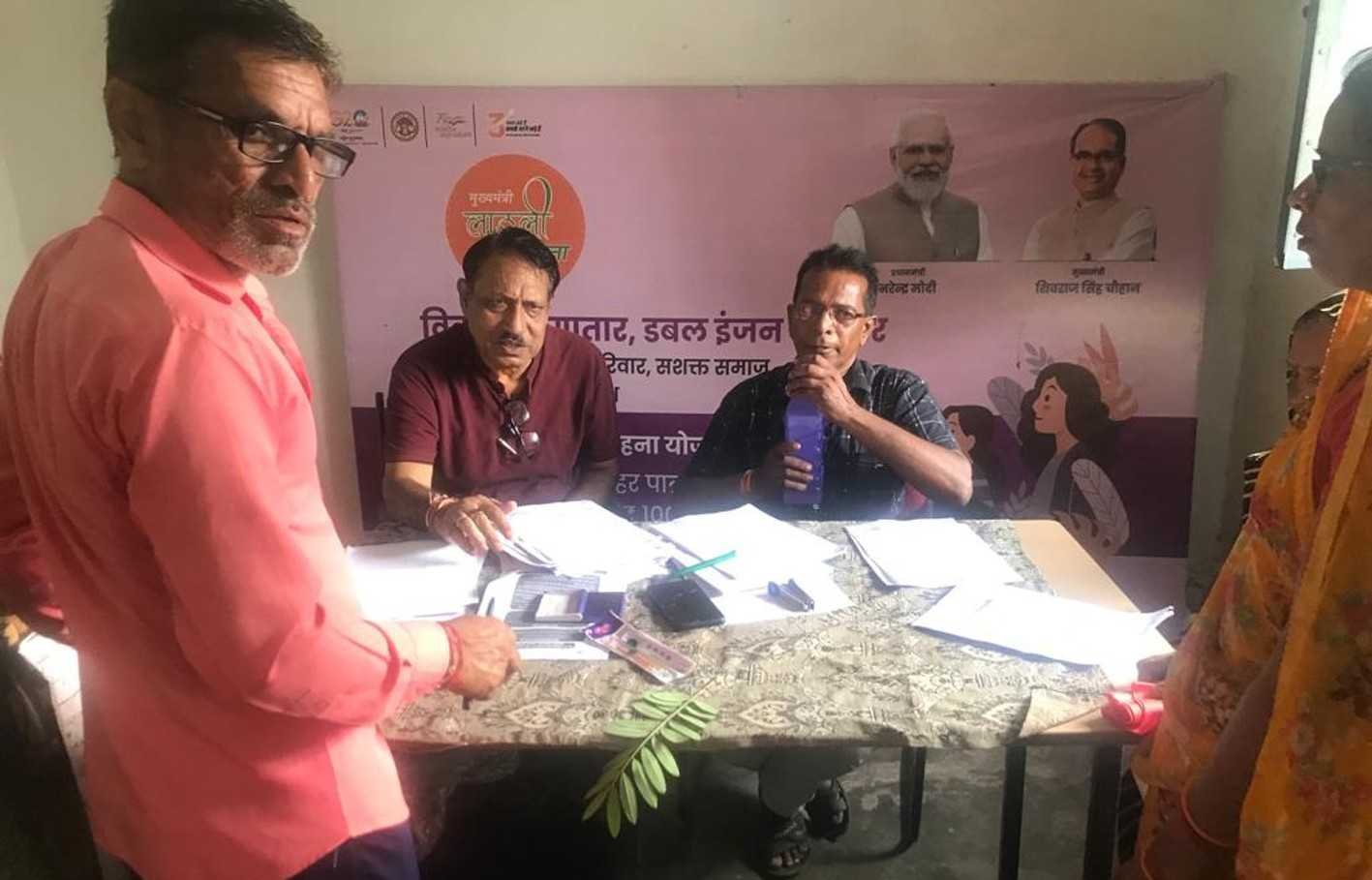 खबर का असर….  मसनगांव-गांगला पहुंचे अधिकारी, देखीं कमियां