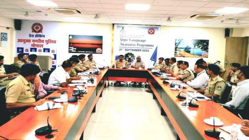 पीएम मोदी के भोपाल दौरे को लेकर सुरक्षा तैयारियां तेज, पुलिस कमिश्नर ने अधिकारियों संग की बैठक