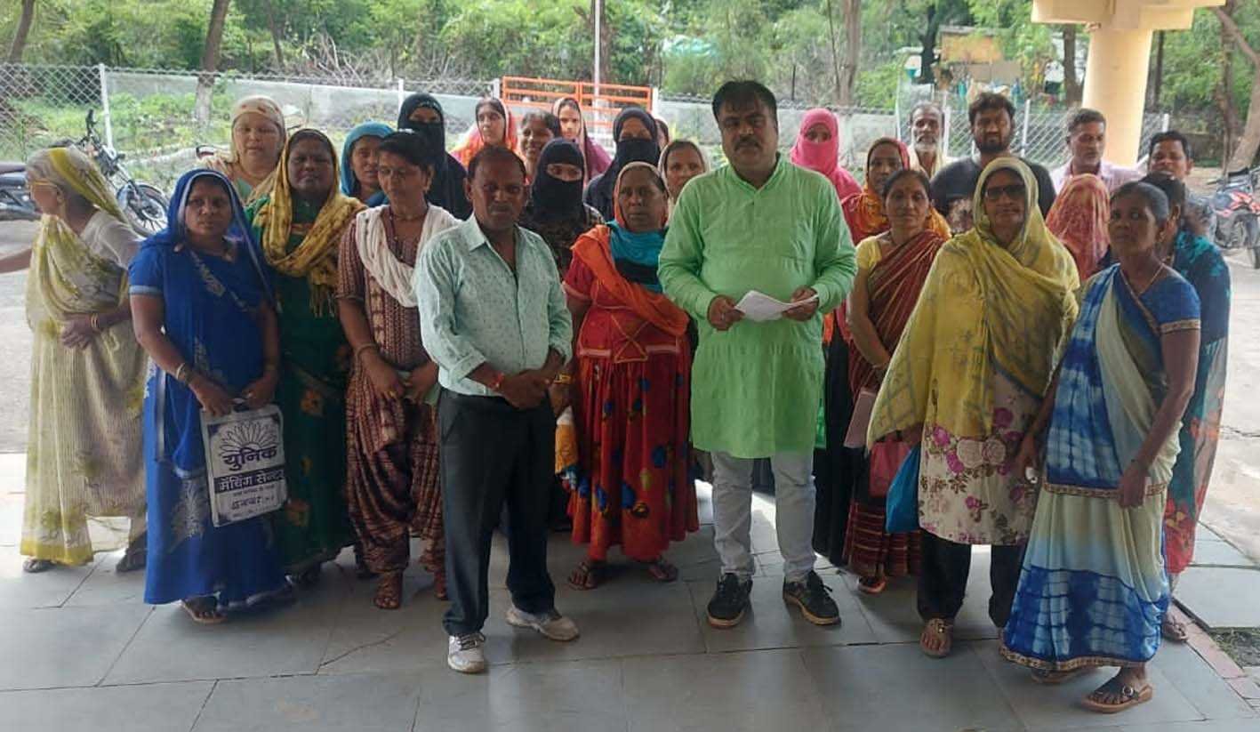 बाढ़ पीड़ितो को मुआवजा देने की मांग