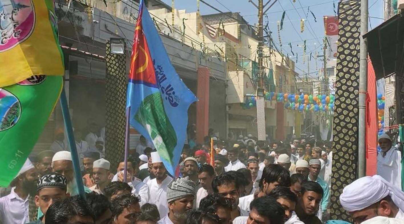 ईद मिलाद-उन-नबी पर निकला जुलूस