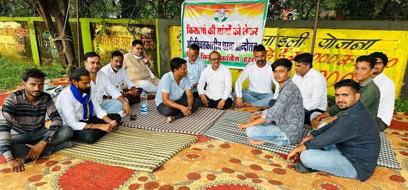 किसानों की फसल नुकसानी का मुद्दा उठा, लगे नारे