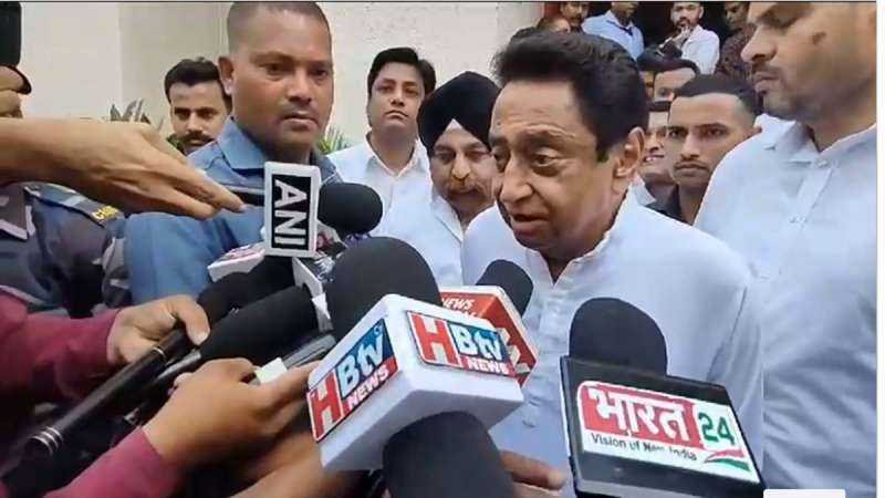 उज्जैन की दुष्कर्म पीड़िता से इंदौर के अस्पताल में मिलने पहुंचे कमल नाथ, बोले- मध्य प्रदेश अपराध में नंबर वन