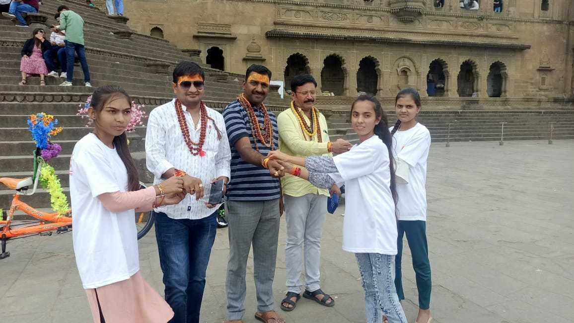 रक्षाबंधन- महेश्वर में रक्षा सूत्र बंधन कार्यक्रम आयोजित किया