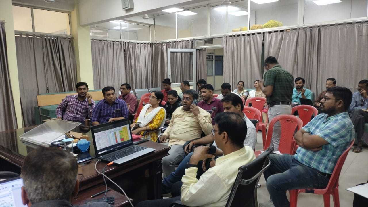 स्वास्थ्य कार्यों की निरंतर मॉनिटरिंग कर, लक्ष्य समय पर प्राप्त करने के निर्देश