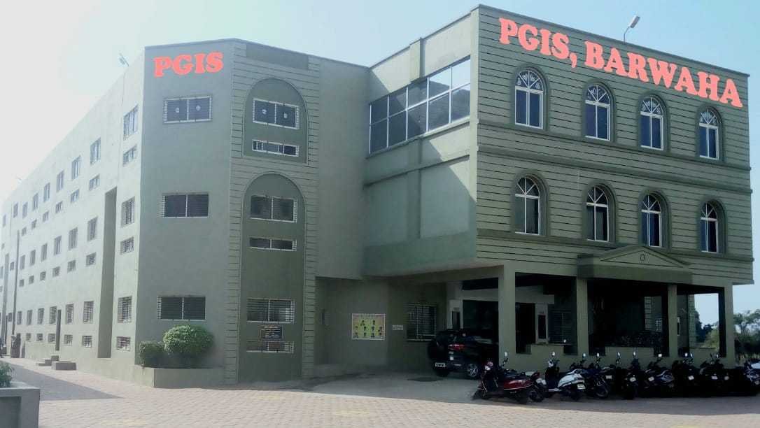पात्र गुरुकुल स्कूल में नाबालिक बच्चो के वाहनों को नही मिलेगी इंट्री