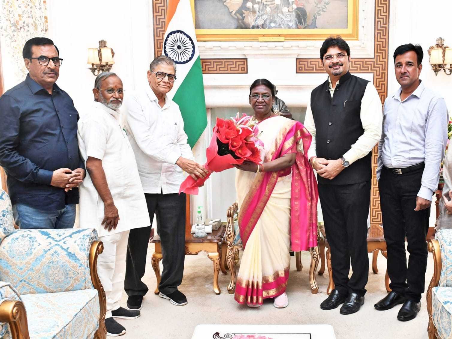 भारत की राष्ट्रपति द्रौपदी मुर्मू जी ने विप्र फाउंडेशन के कार्यों को सराहा