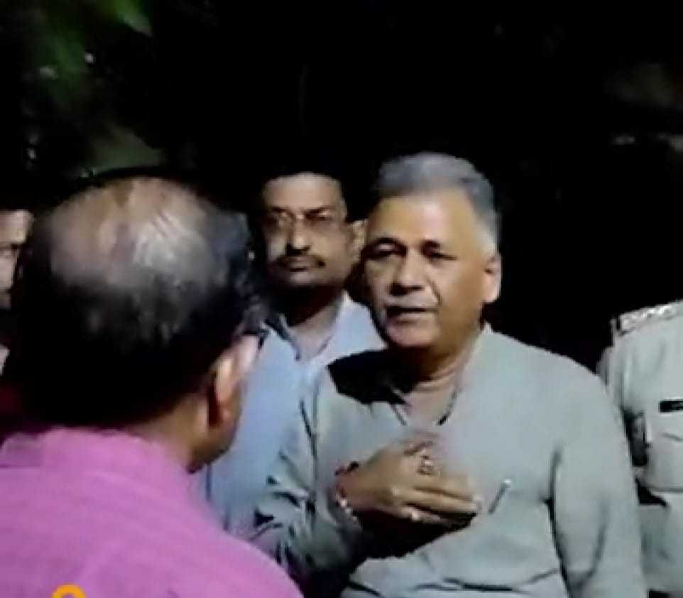 मंत्रीजी मैं चिल्लाई तो लगाए इंजेक्शन