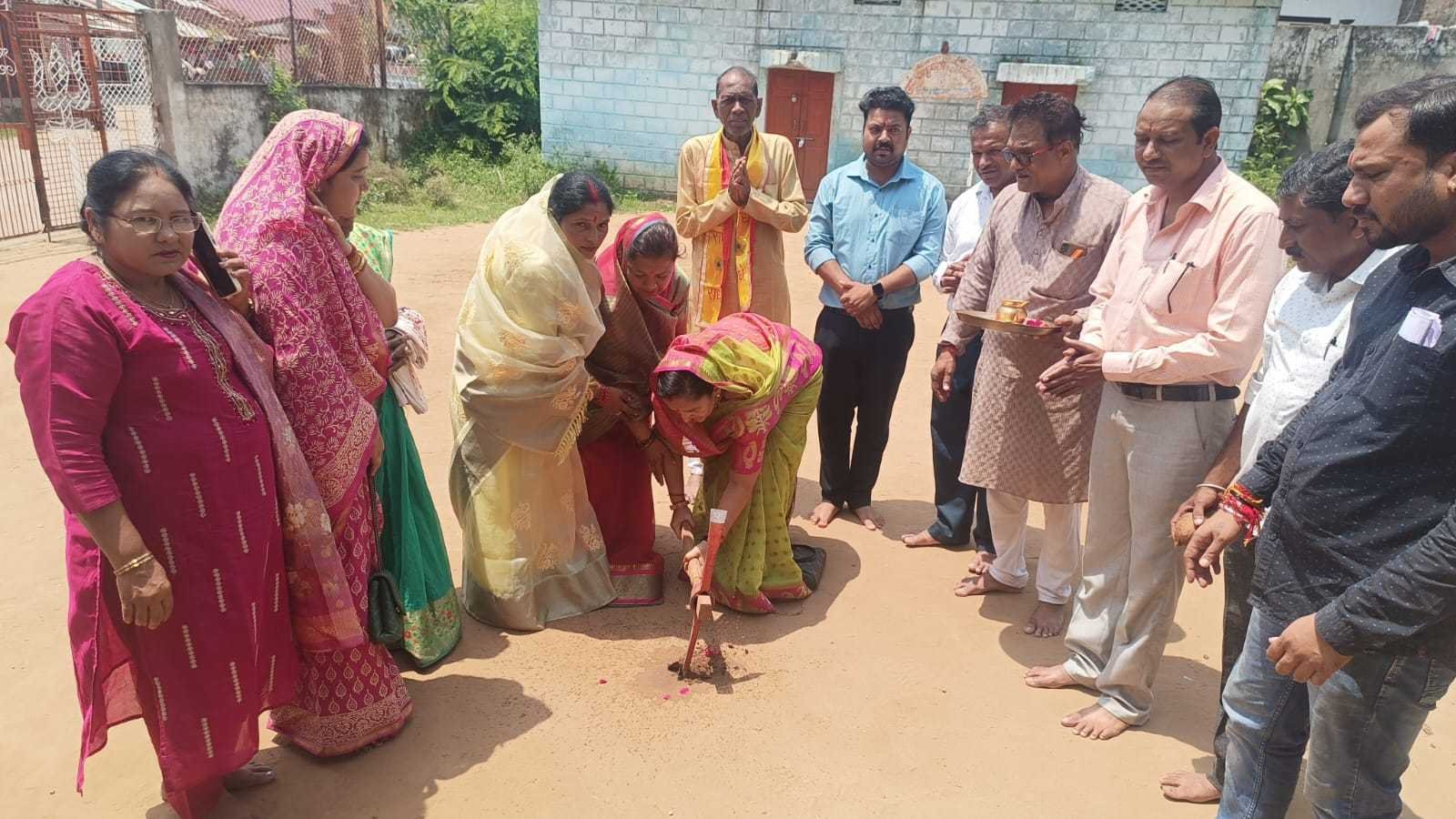 नपाध्यक्ष नीतू यादव ने किया निर्माण कार्यों का भूमिपूजन