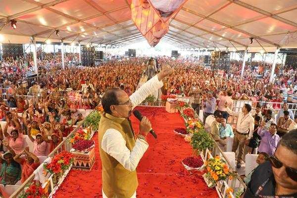 प्रदेश में बहनों के सशक्तिकरण की सामाजिक क्रांति हो रही : मुख्यमंत्री श्री चौहान