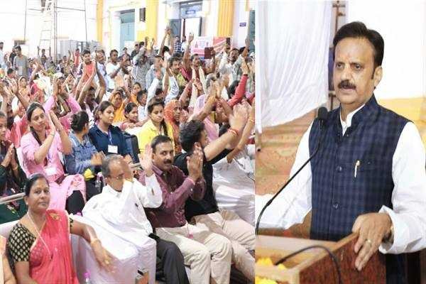 उज्ज्वला योजना में 450 रूपये में मिलेगा गैस सिलेण्डर – मंत्री श्री शुक्ल