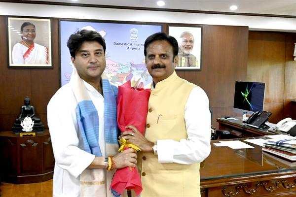 मंत्री राजेन्द्र शुक्ल की केन्द्रीय मंत्री सिंधिया से मुलाकात