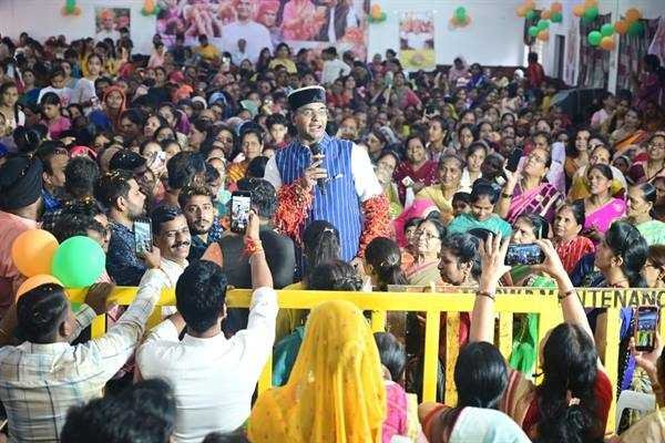 चिकित्सा शिक्षा मंत्री श्री सारंग को 1 लाख 19 हज़ार 646 बहनों ने बाँधे रक्षासूत्र