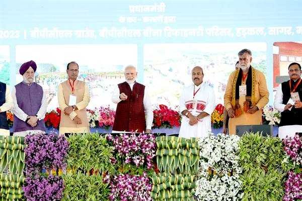 प्रधानमंत्री श्री मोदी ने बीना में 51 हजार करोड़ की परियोजनाओं का शिलान्यास किया