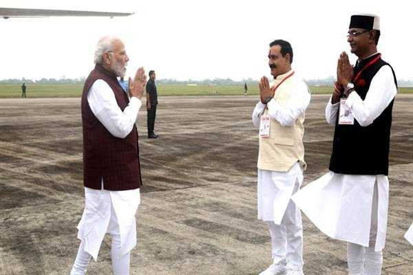 प्रधानमंत्री नरेंद्र मोदी का भोपाल पहुंचने पर आत्मीय स्वागत
