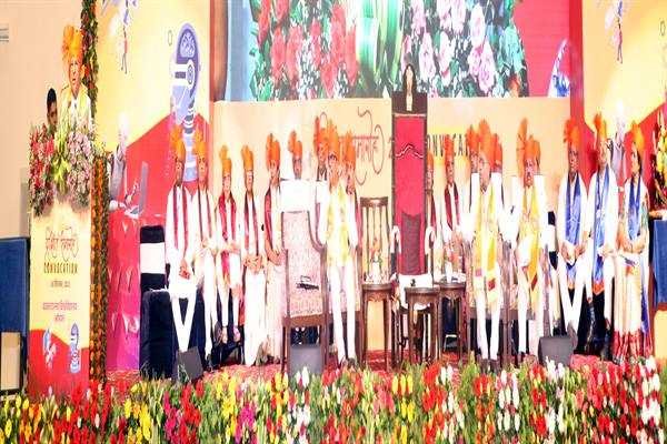 दीक्षांत शपथ और उपदेश को अपने जीवन में उतारें विद्यार्थी: राज्यपाल श्री पटेल