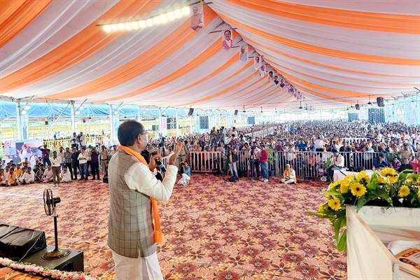 मुख्यमंत्री ने हरदा में 9 हजार 26 करोड़ से अधिक के विकास कार्यों का किया शिलान्यास और लोकार्पण