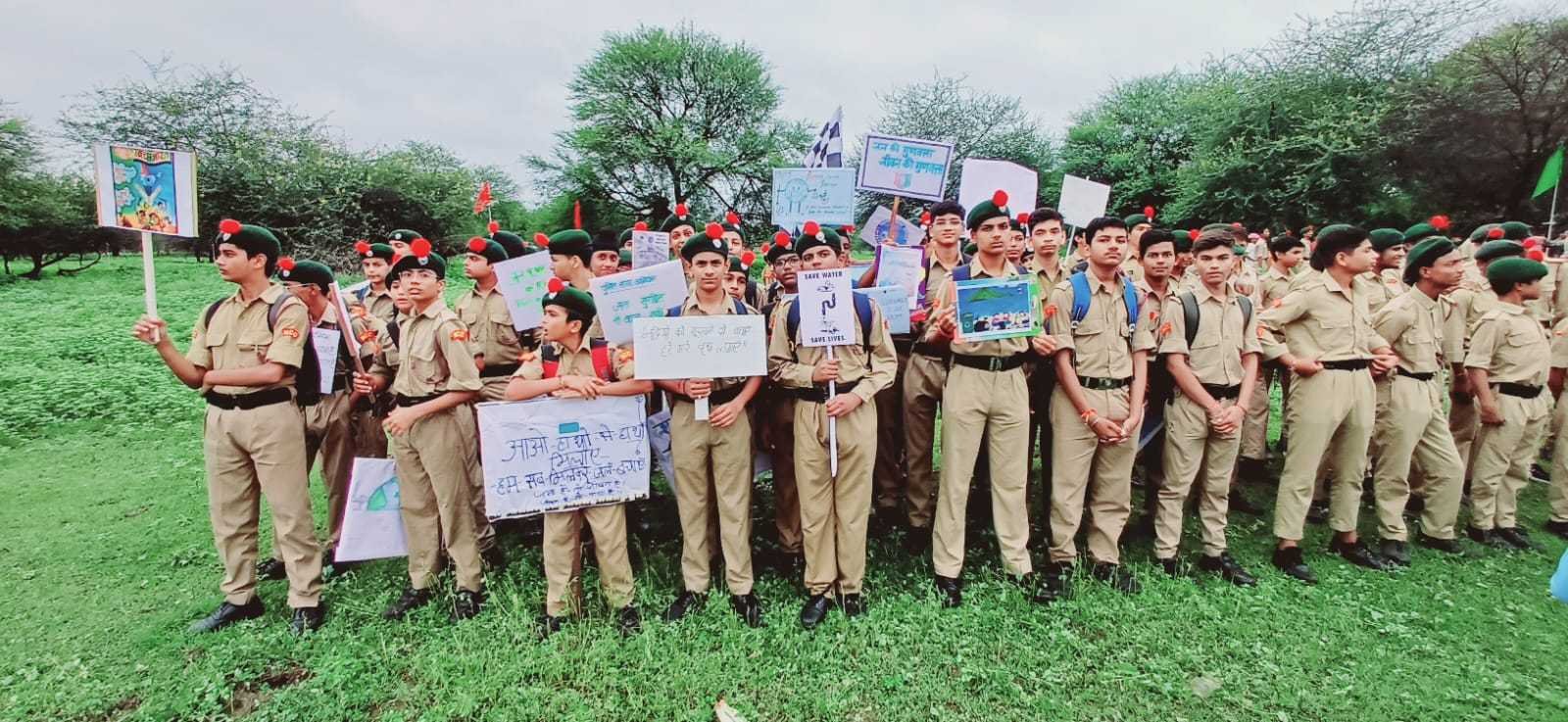 एनसीसी कैडेटों ने आमना नदी तट पर चलाया सफाई अभियान