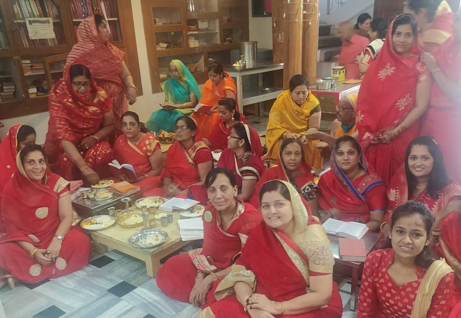 दिगंबर जैन मंदिरों में मनाया रोट तीज पर्व