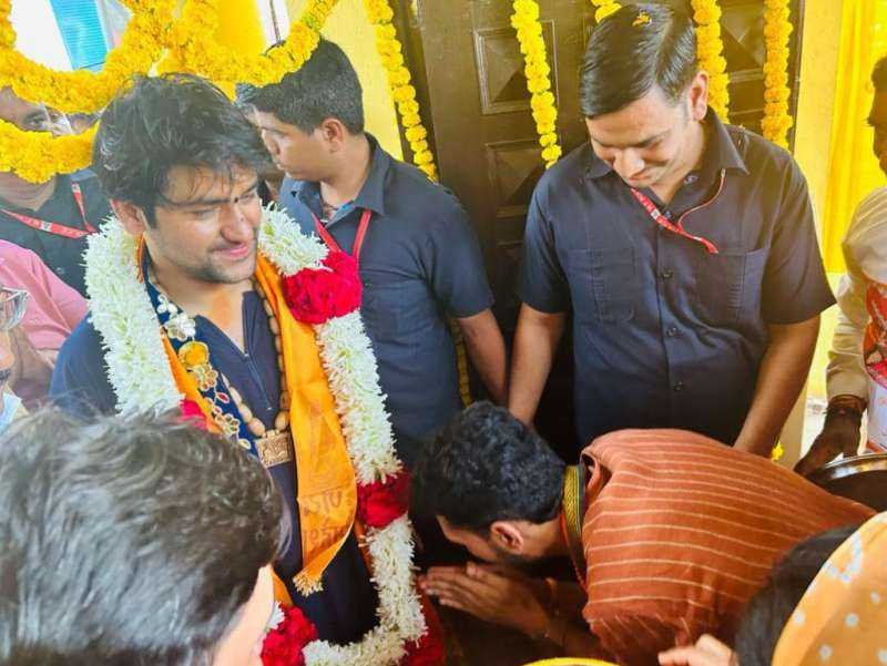 सनातन के विरोधी रावण के खानदानी, धीरेंद्र शास्त्री ने कहा- खिसयानी बिल्ली खंभा नोचे