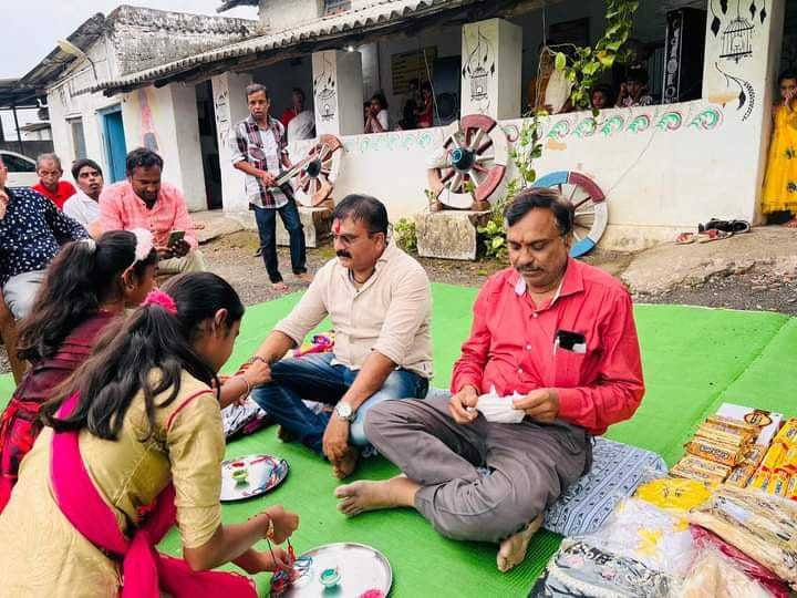 भाजपा जिलाध्यक्ष राखी बंधवाने पहुचे करजगांव