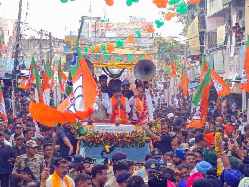 गुरुद्वारा में मत्था टेकने के बाद जन आशीर्वाद यात्रा में शामिल हुए मुख्यमंत्री शिवराज सिंह चौहान