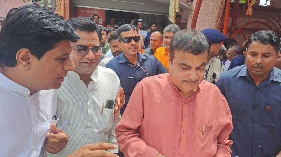 चेंबर ऑफ कॉमर्स ने नितिन गडकरी से मुलाकात कर सौंपा ज्ञापन