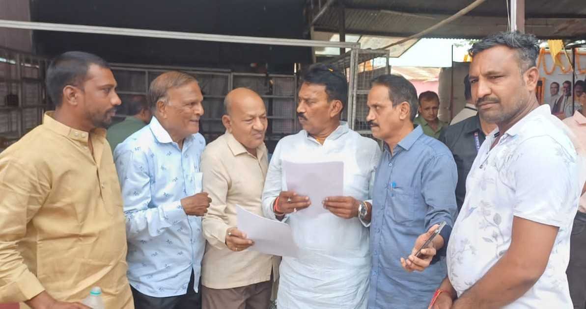 हरसूद विकास प्राधिकरण को लेकर विस्थापितों ने सौंपा ज्ञापन