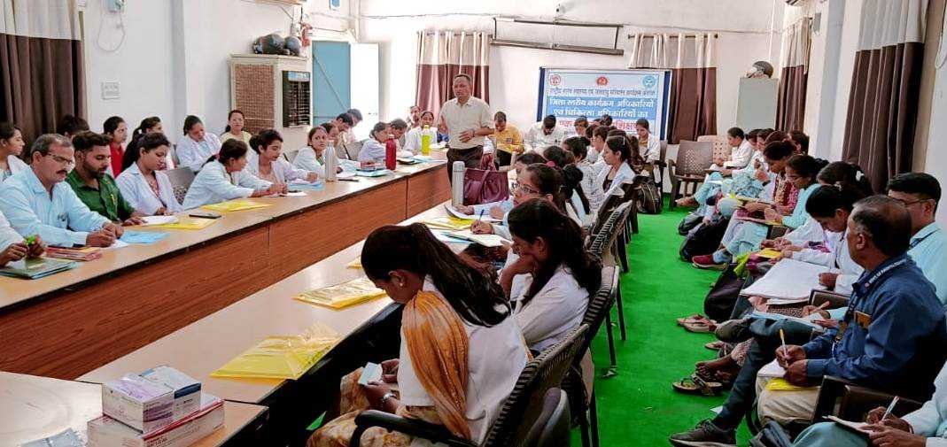 राष्ट्रीय वायरल हेपेटाइटिस नियंत्रण कार्यक्रम अंतर्गत सी.एच.ओ. को दिया प्रशिक्षण