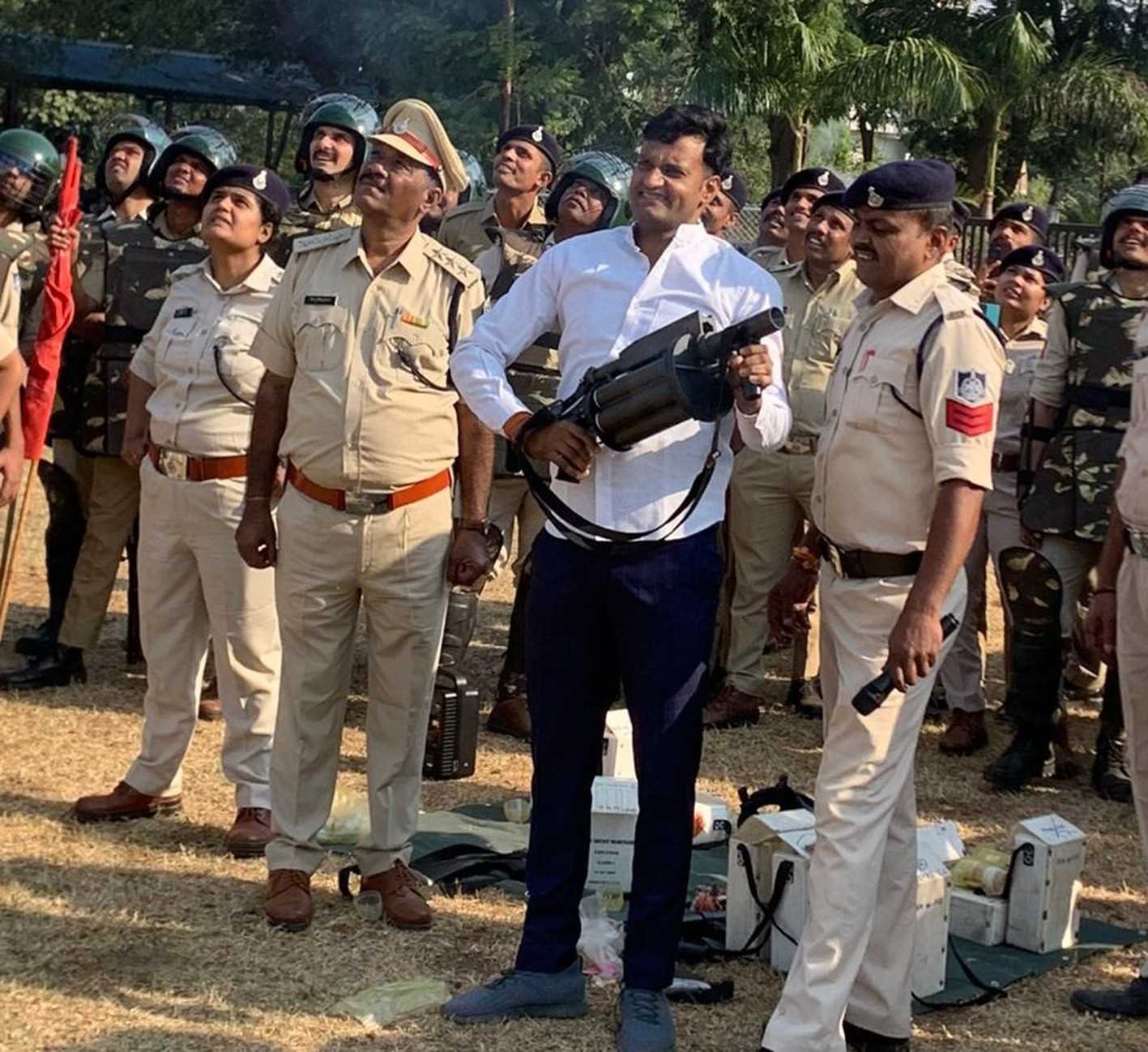 पुलिस कर्मचारियों ने की बलवा ड्रिल रिहर्सल