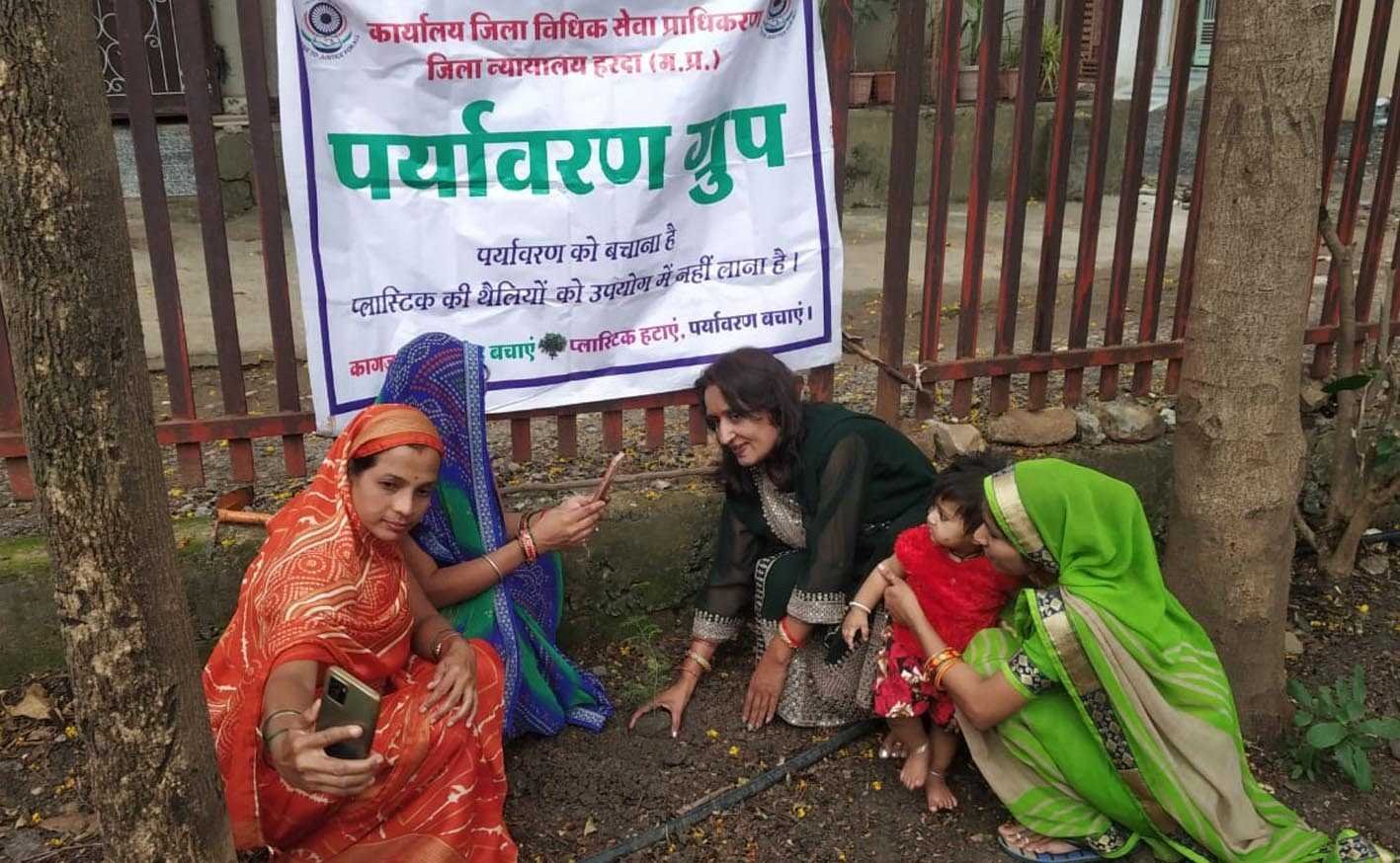 आभा तिवारी ने जन्मदिन पर किया पौधरोपण  