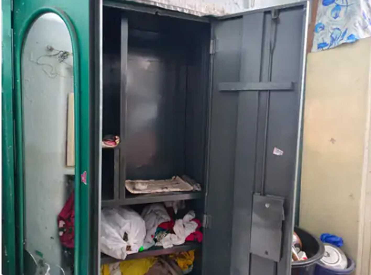नहीं है पुलिस का डर, थाने से चंद कदम पर लाखों की चोरी