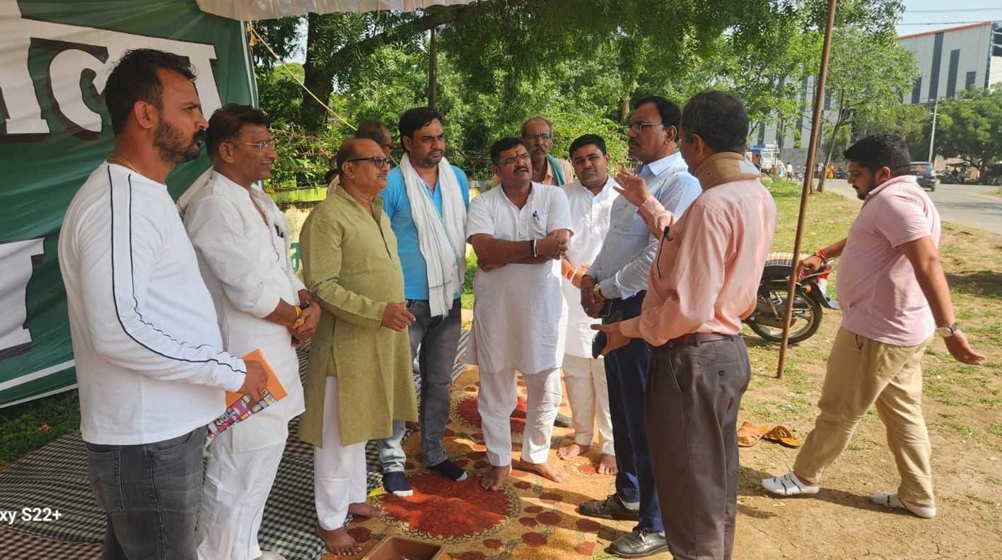 आंदोलन को विराम…  संवाद एवं विश्वास के आधार पर धरने का समापन