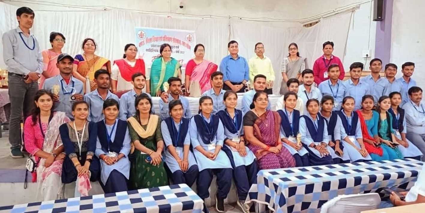 झोन स्तरीय प्रतियोगिता में प्रतिभागी अध्यापकों ने जीत का परचम लहराया