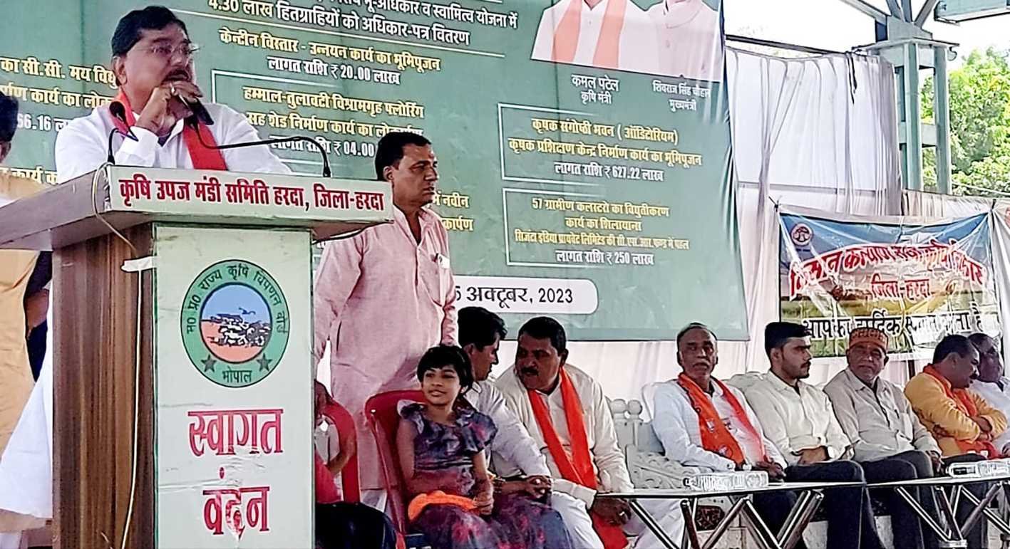 कृषि मंत्री ने किसानों को दी सौगातें