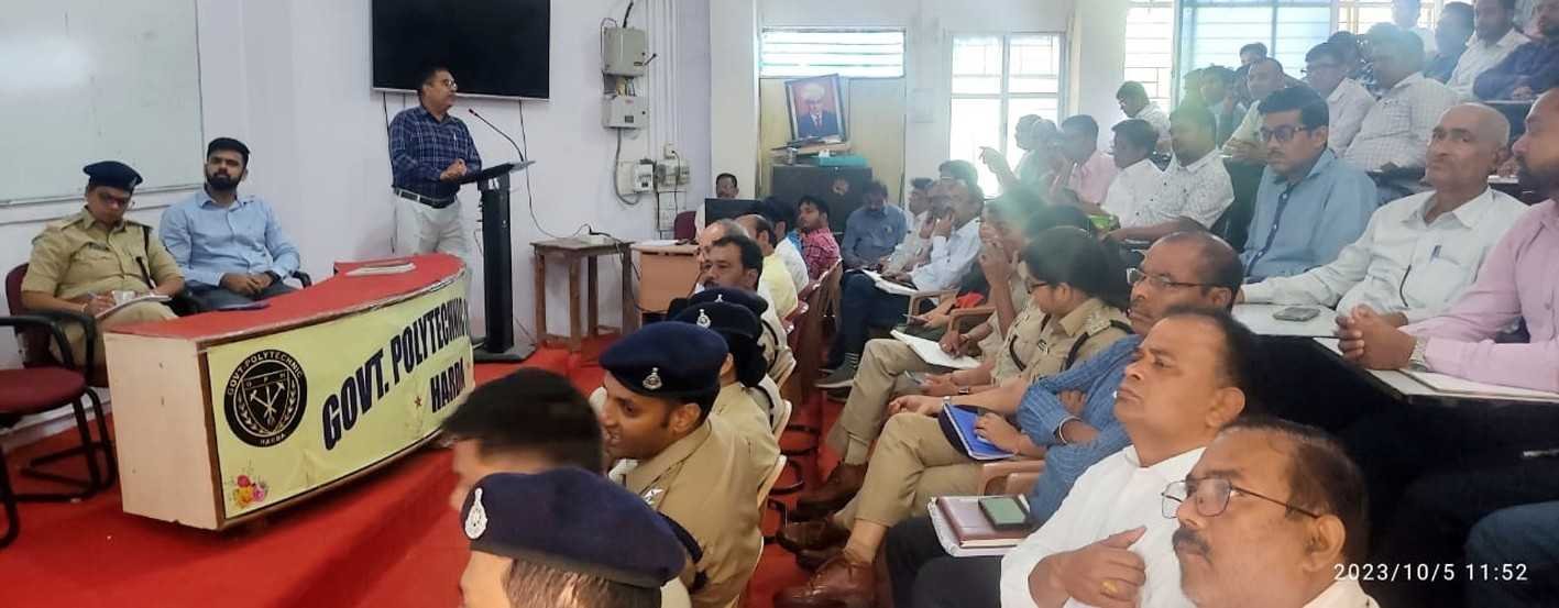 आदर्श आचरण संहिता के संबंध में अधिकारी कर्मचारियों को दिया प्रशिक्षण