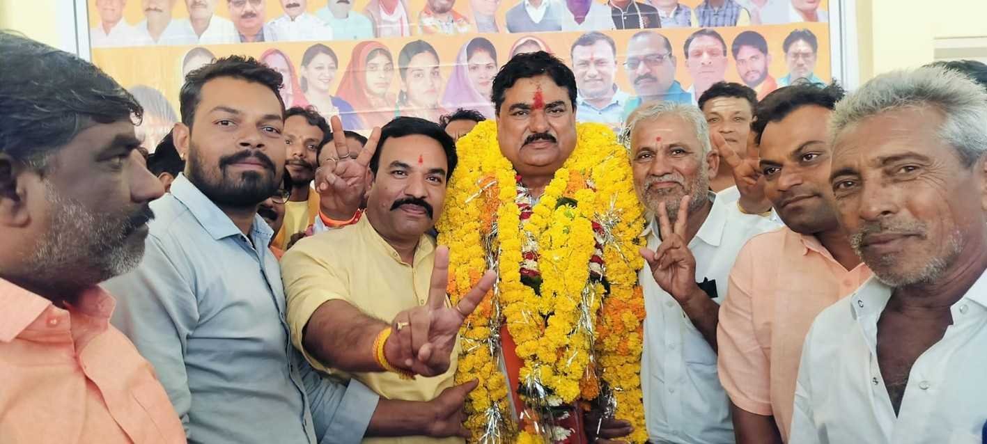 कृषि मंत्री का पुष्पहार पहनाकर किया सम्मान