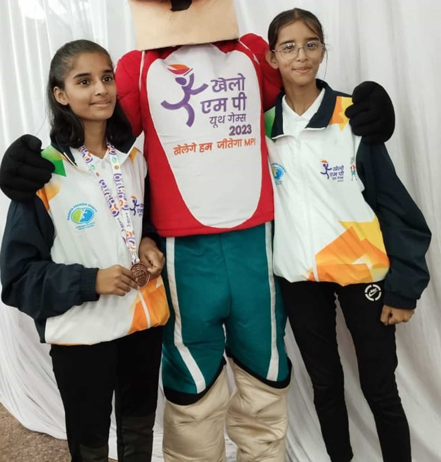 तक्षशिला की दो छात्राओं ने