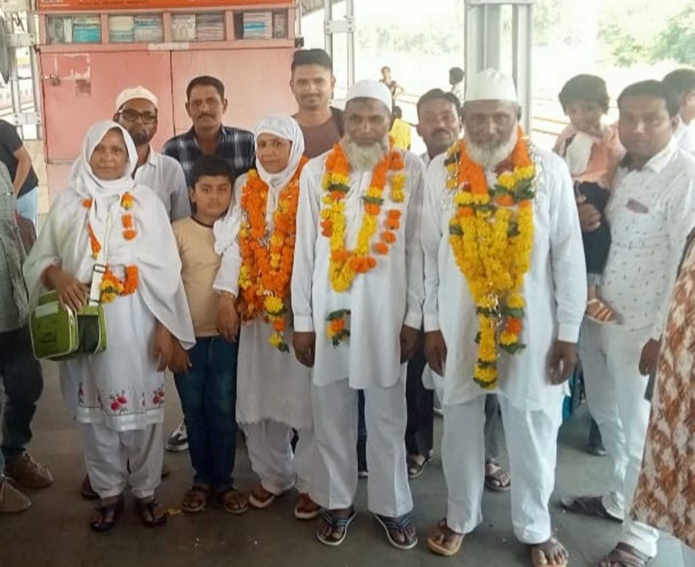 उमराह के लिए जायरीन रवाना, करेंगे सजदा